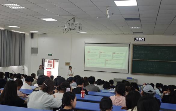 拨开白夜迷雾，双语叩问人性  外国语学院《白夜行》主题读书会正当时